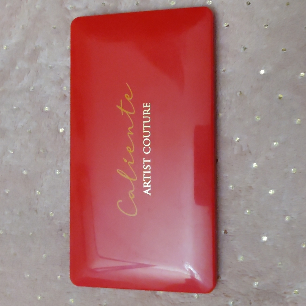 Caliente artist Couture eye shadow palette